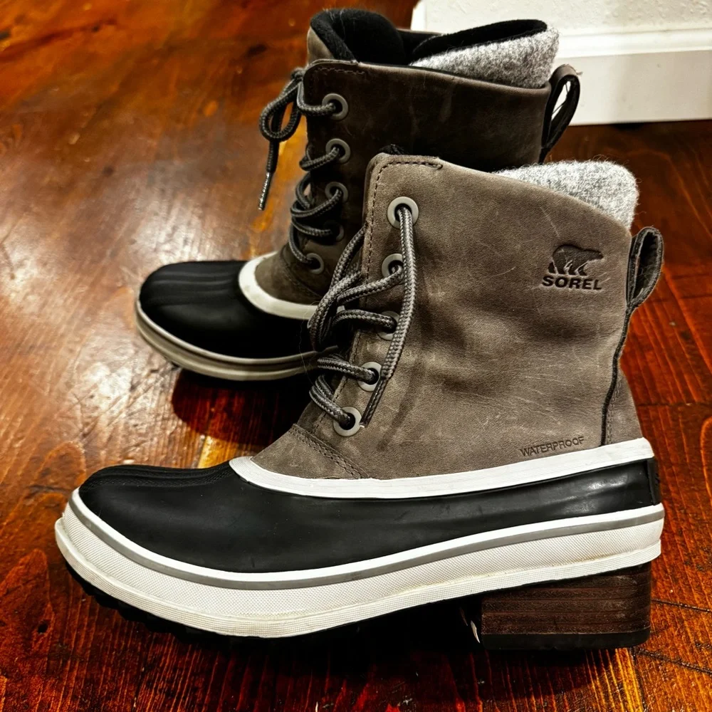Sorel Women's Slimpack III Lace - Rain and Snow - Waterproof. Size 8